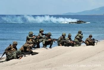 Mỹ-Philippines liên tiếp tổ chức diễn tập quân sự liên hợp trên biển, nhất là Carat-2013 đã được tổ chức gần bãi cạn Scarborough làm "nóng mặt" Trung Quốc